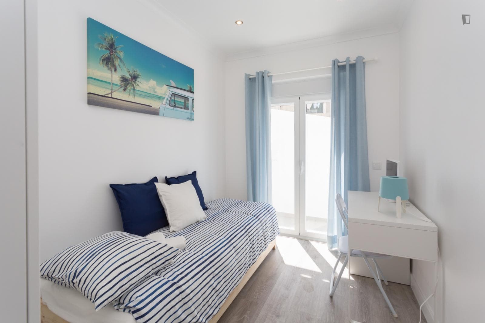 Nice and cosy single bedroom with a balcony, in Costa da Caparica photo 1