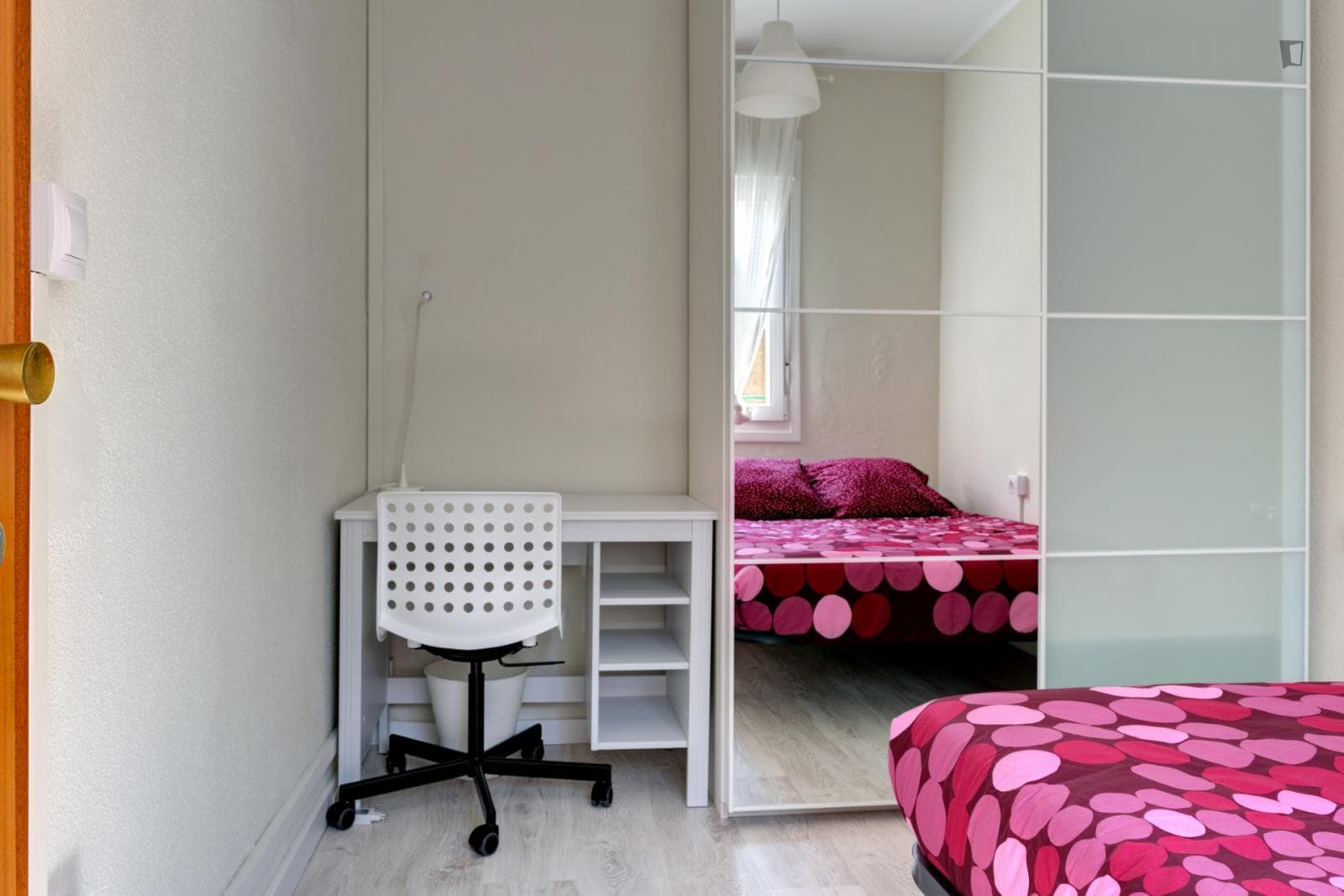 Double bedroom in 3-bedroom house photo 1