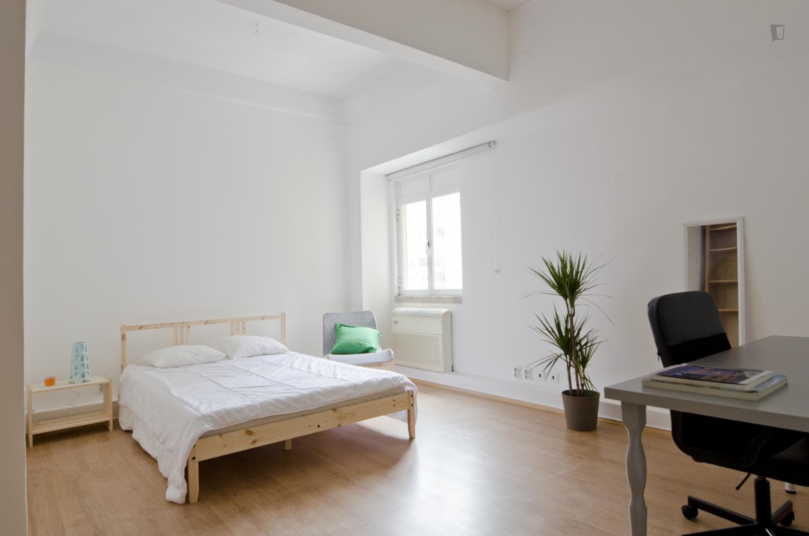 Lovely double bedroom near Campo Pequeno metro station photo 1