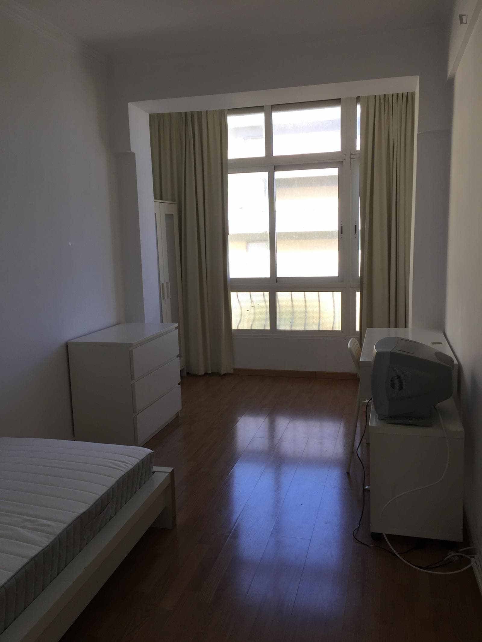 Big single bedroom in Ajuda photo 1