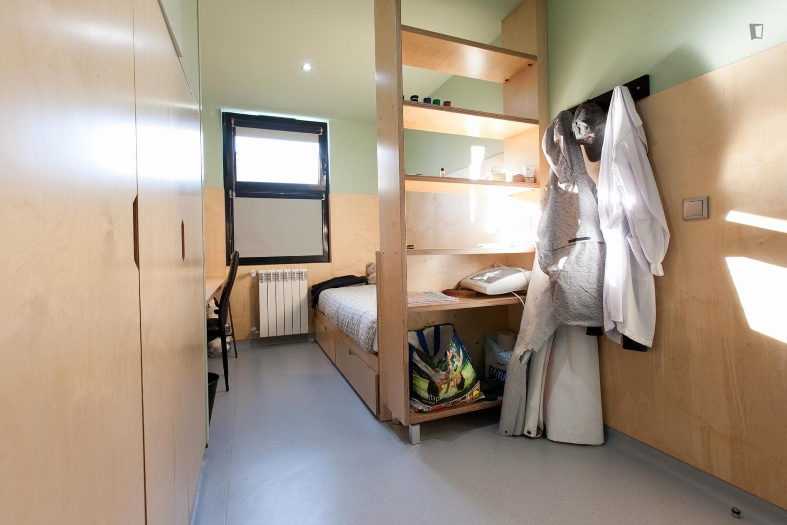 Single bedroom with an ensuite bathroom, in Paranhos photo 1
