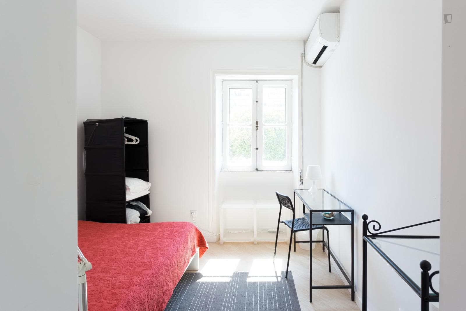 Inviting single bedroom in a student Residence close to Polo Universitário Porto photo 1