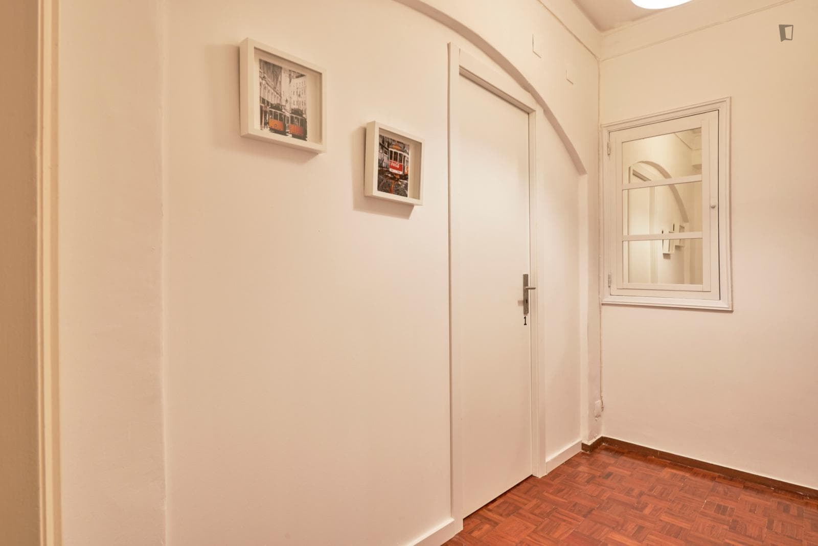 Elegant double bedroom with private balcony located in Marquês de Pombal photo 1