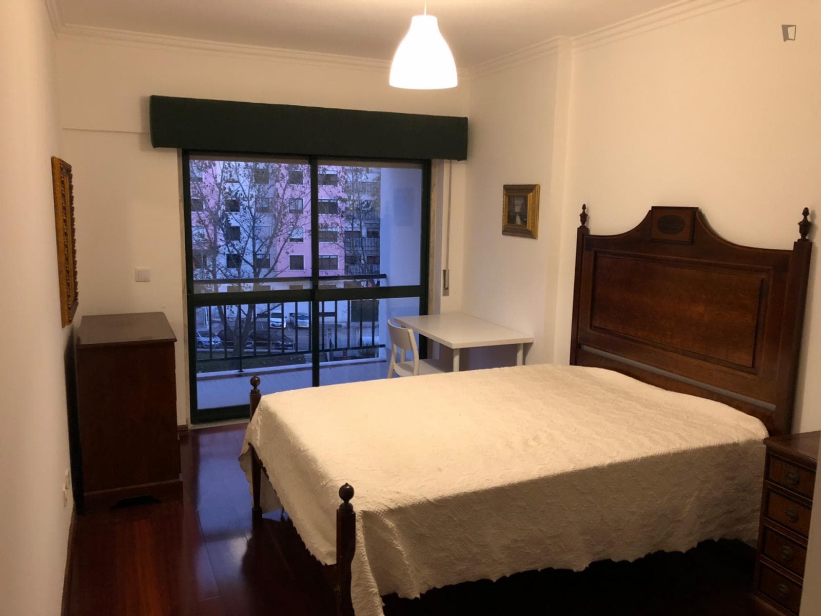 Double bedroom, with private bathroom and balcony, in 5-bedroom apartment photo 1