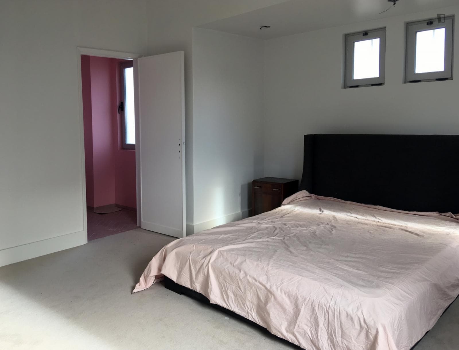 Nice double ensuite bedroom in sunny Estoril photo 1