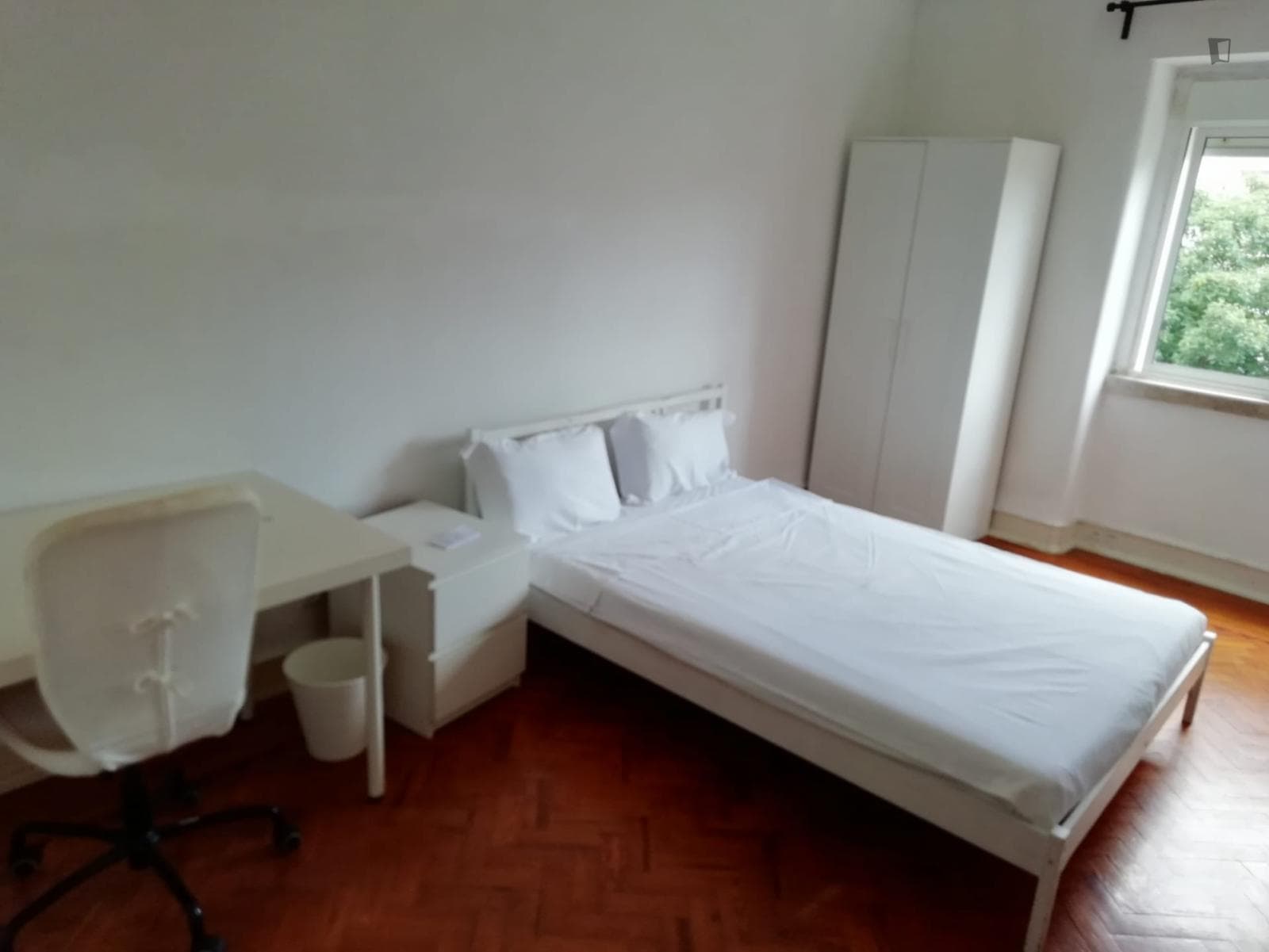 Nice double bedroom close to Areeiro metro photo 1