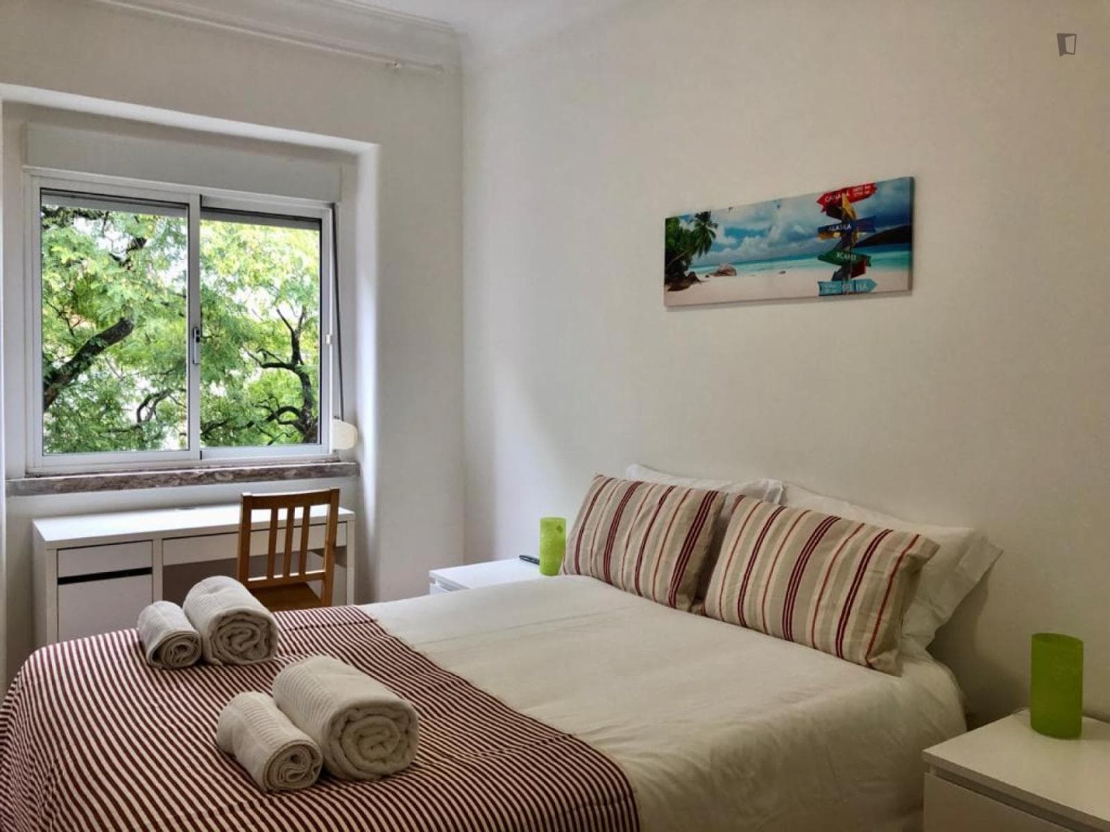 Huggable double bedroom close to Areeiro metro photo 1
