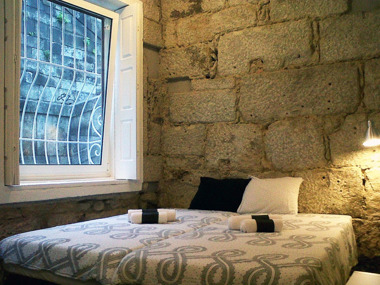 Perfectly-located studio in the centre of Porto photo 1