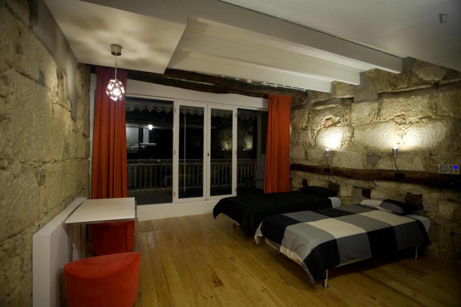 Excellent studio with a terrace, in the São Nicolau neighbourhood photo 1