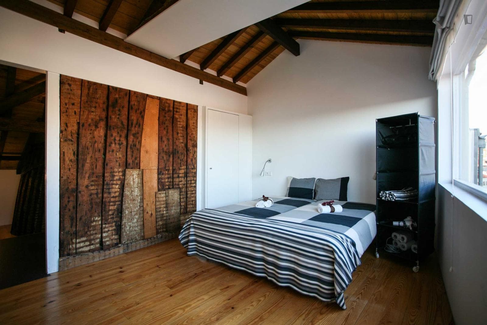 Splendid studio in central São Nicolau neighbourhood photo 1