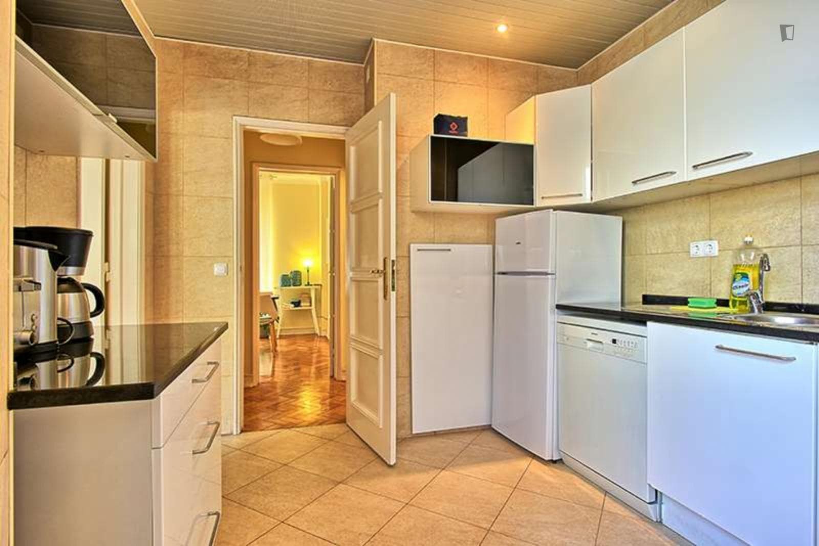 Neat 4-bedroom apartment in proximity to UAL - Universidade Autónoma de Lisboa photo 1