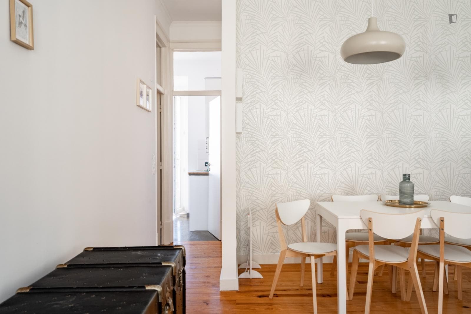 Large 1-bedroom apartment next to Jardim da Estrela photo 1