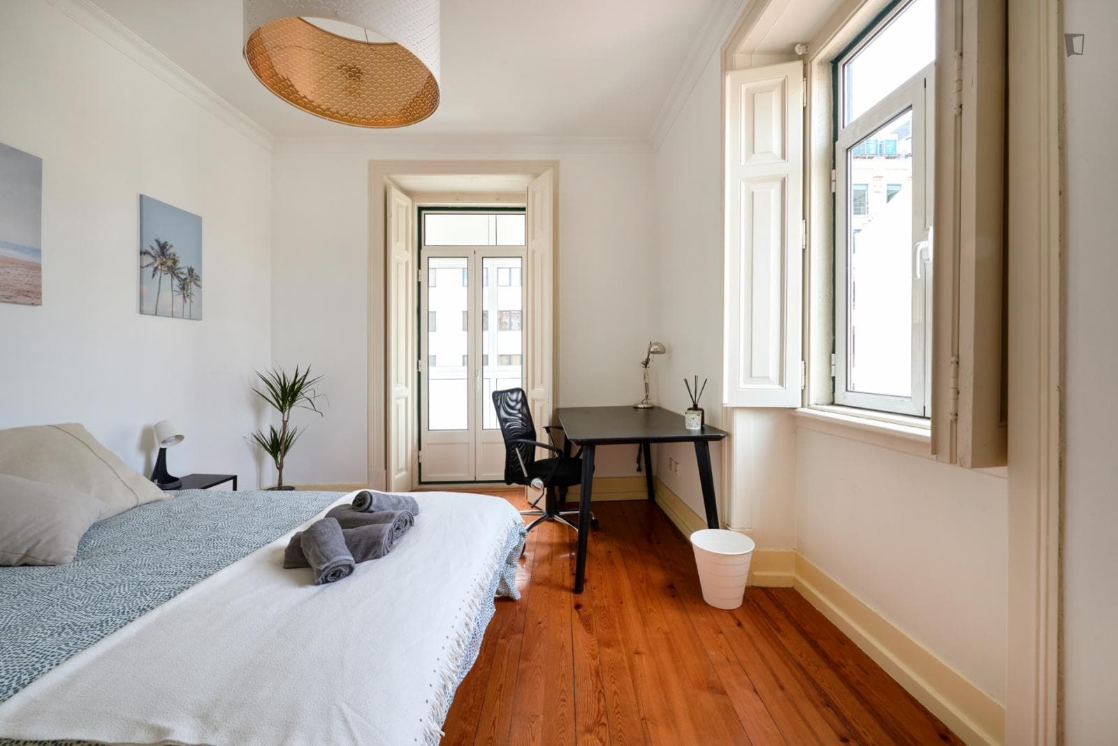Interesting double ensuite bedroom near the Avenida metro photo 1