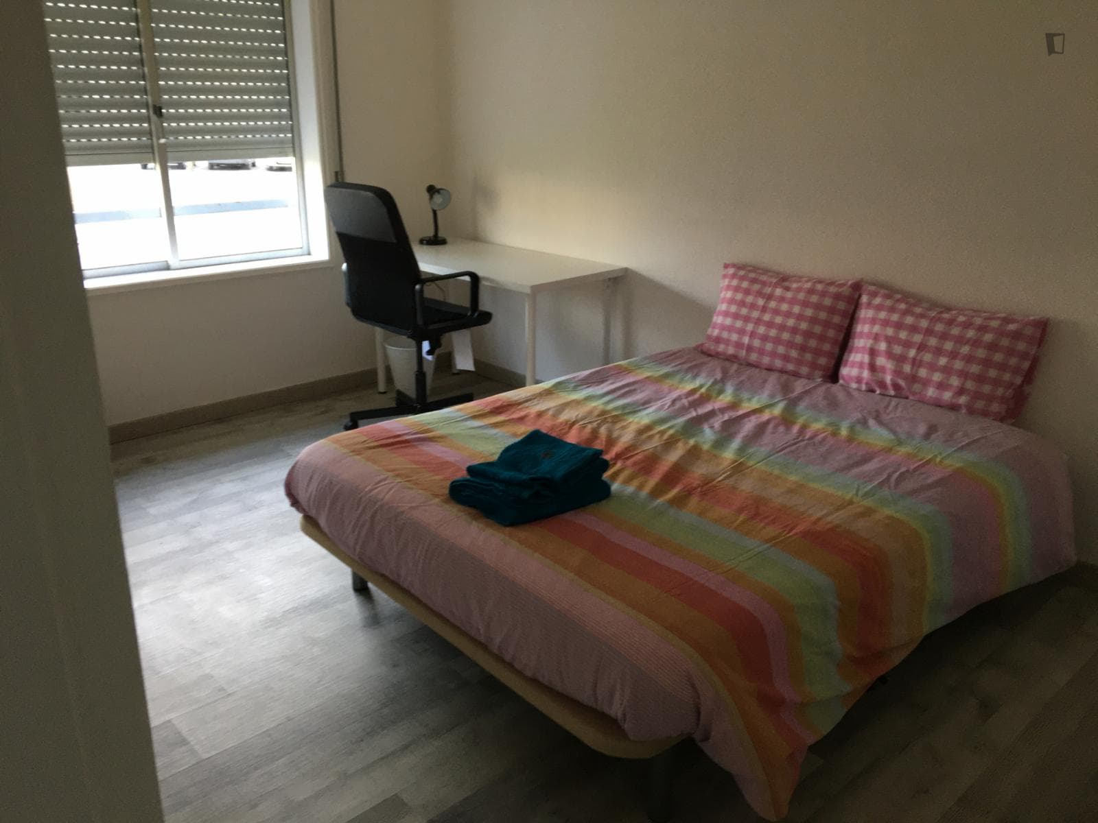 Comfy double bedroom near the Senhora da Hora metro photo 1