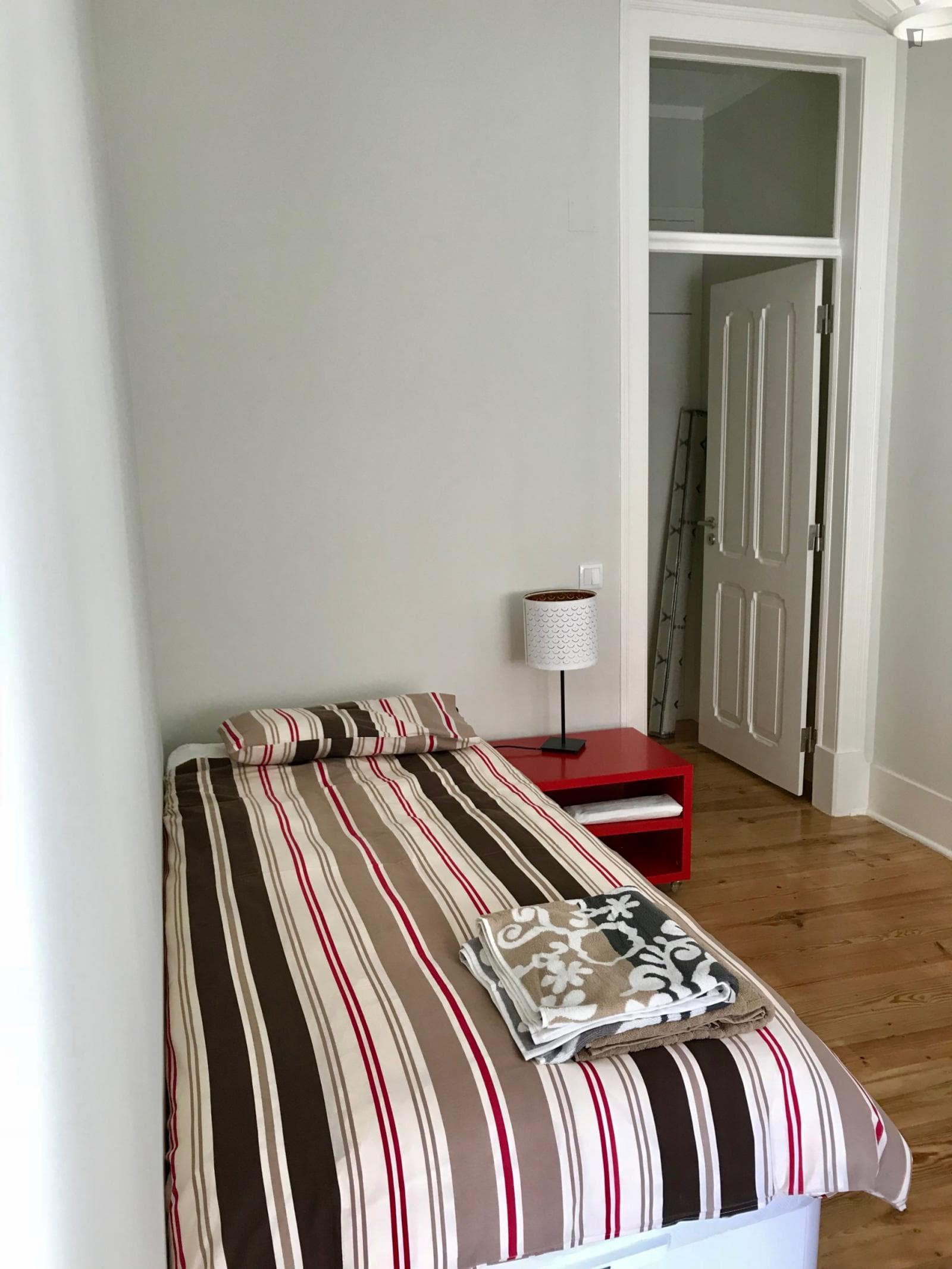 Bright and modern single room in Arroios photo 1