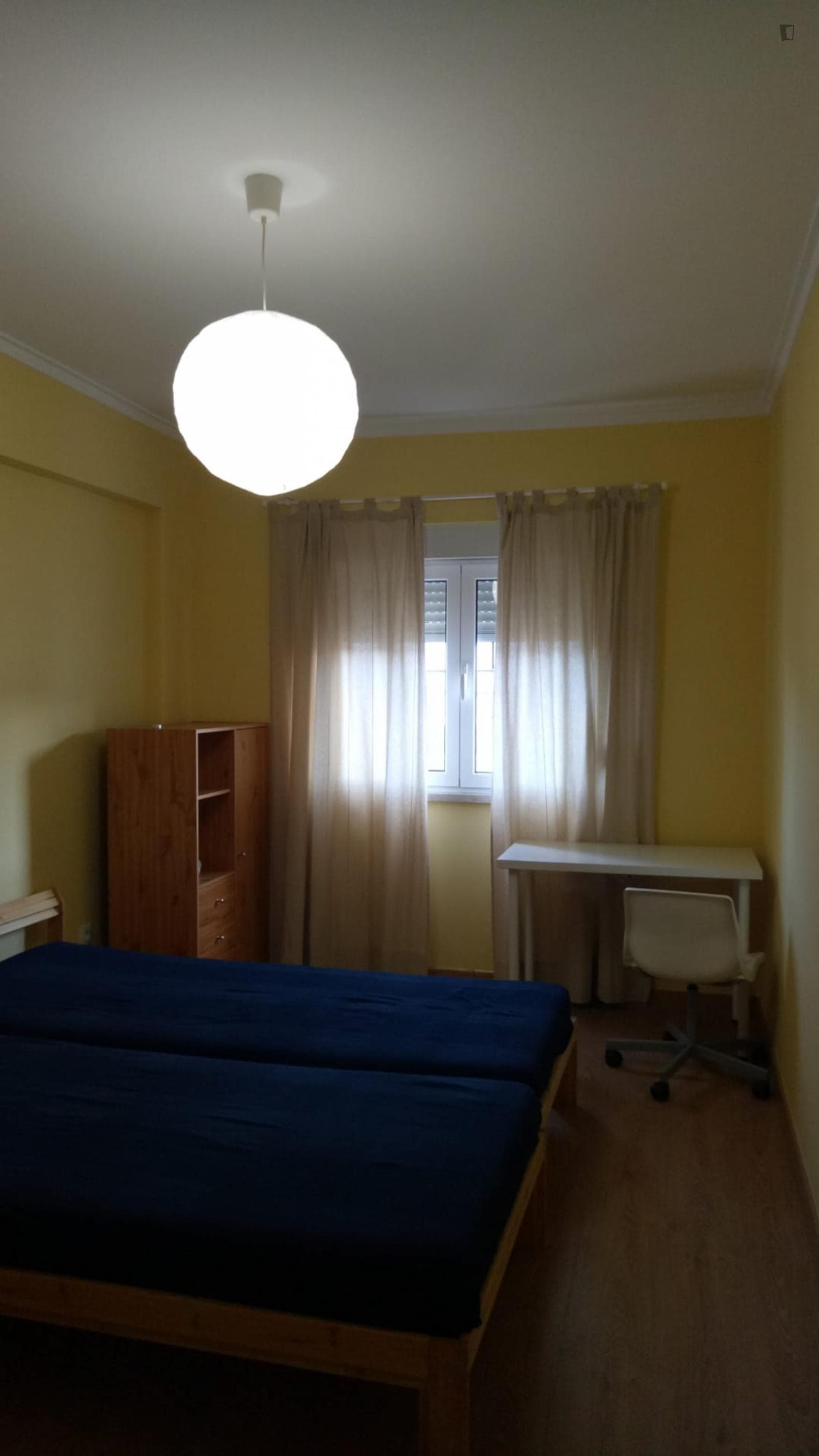 Pleasant double bedroom in residential Bobadela photo 1