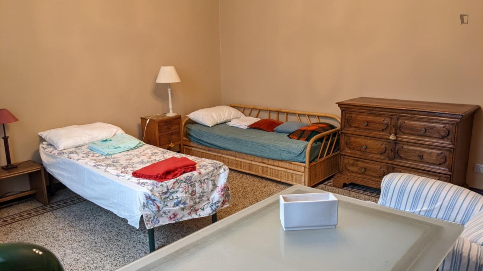 Classy twin bedroom in a vintage apartment, in Statuto photo 1