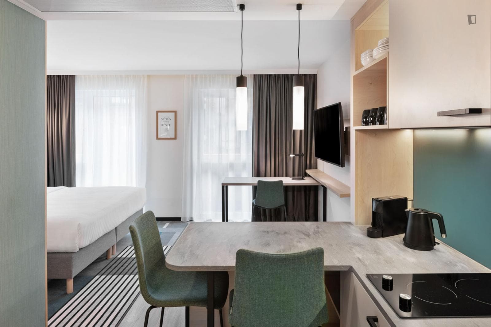Awesome, nice suite in Altona photo 1