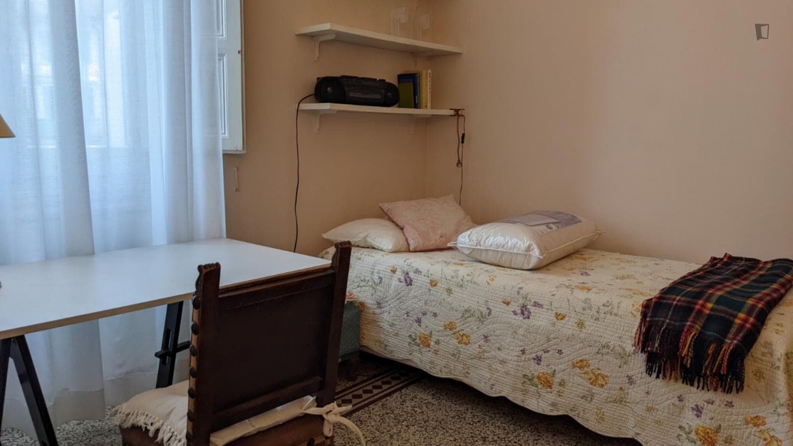 Homely single bedroom near the Statuto train station photo 1
