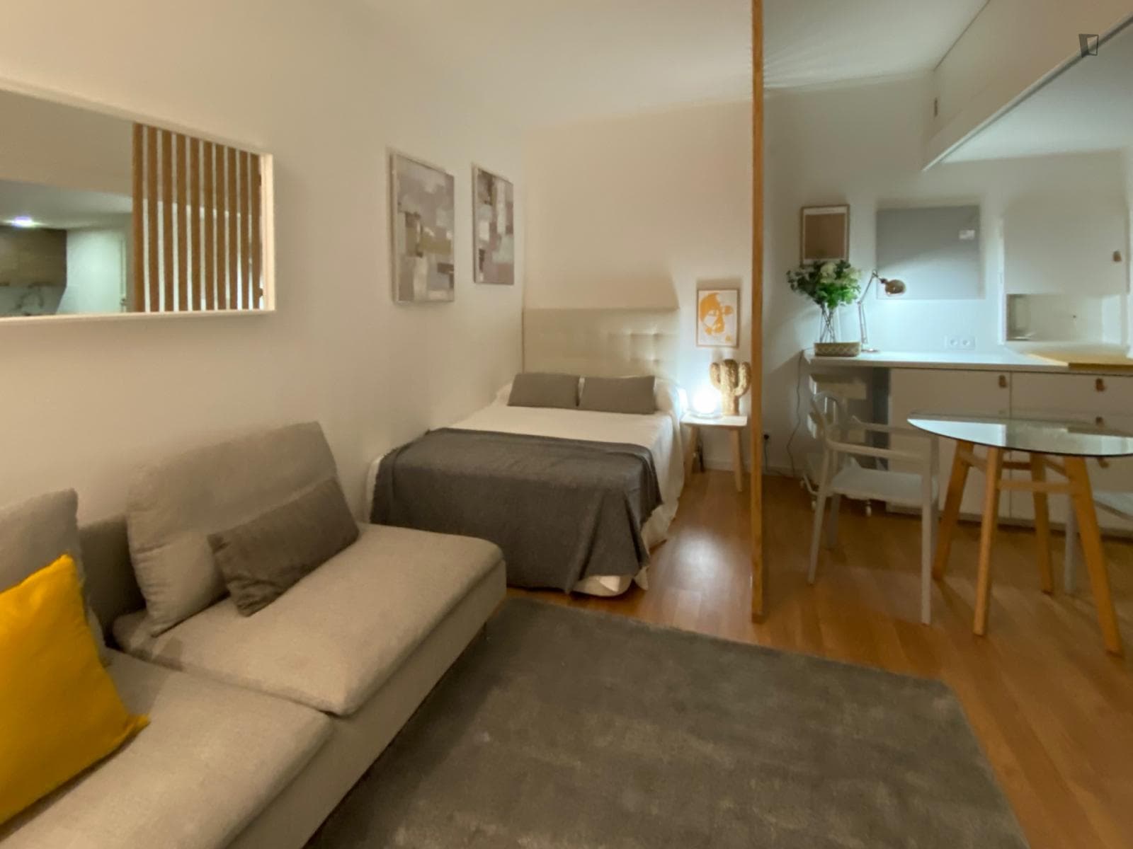 Monte Estoril. Beautiful studio 15 minutes walking distance from l train station photo 1