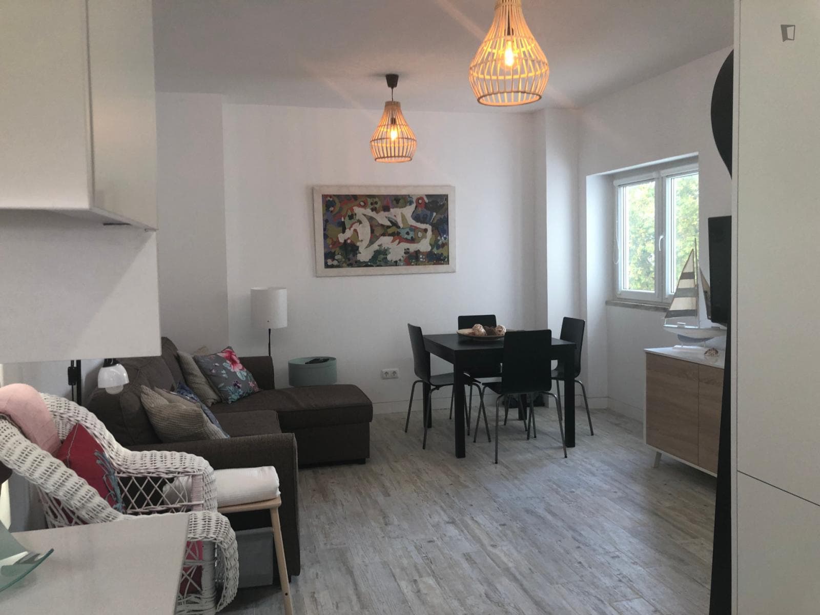 Bright and cosy 1-bedroom apartment near the beach in Costa de Caparica photo 1