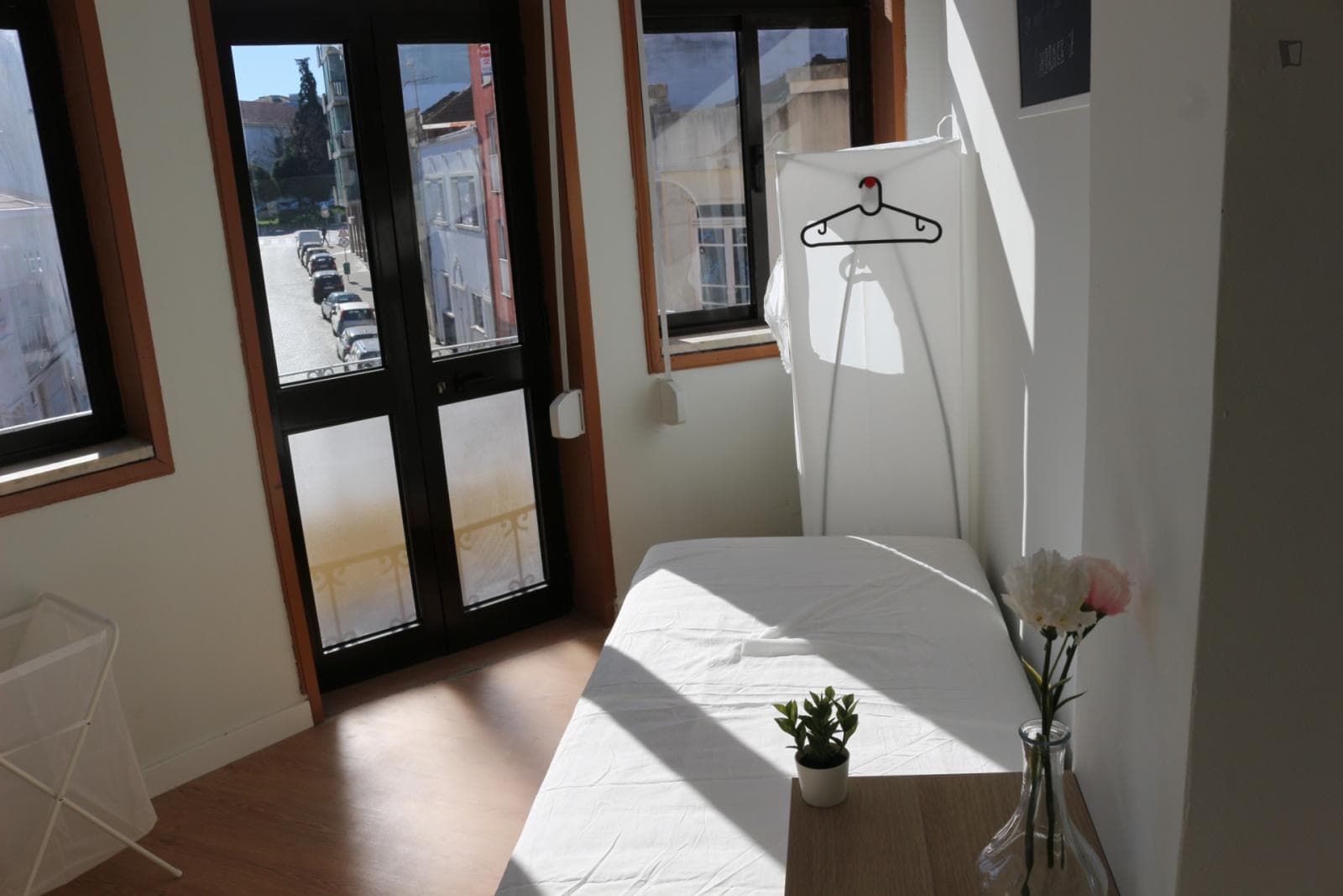 Sunny single bedroom with a balcony, in Paranhos photo 1