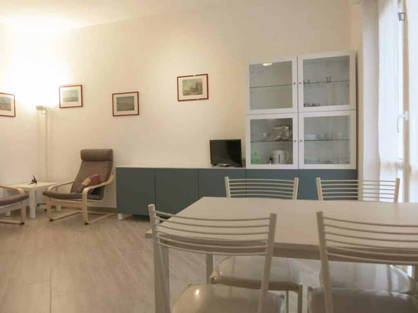 Stunning one-bedroom apartment near Zara metro station photo 1