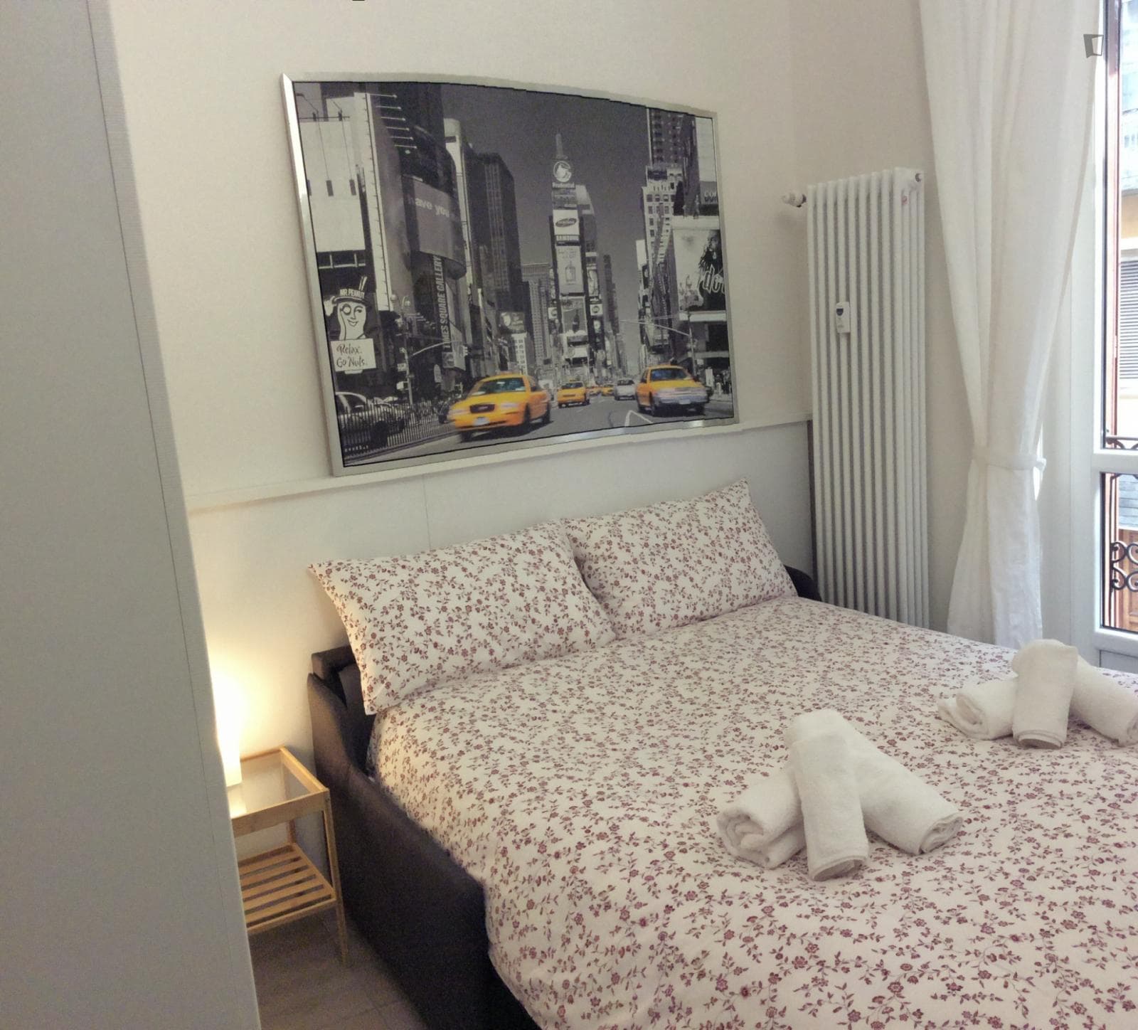 Single ensuite bedroom photo 1