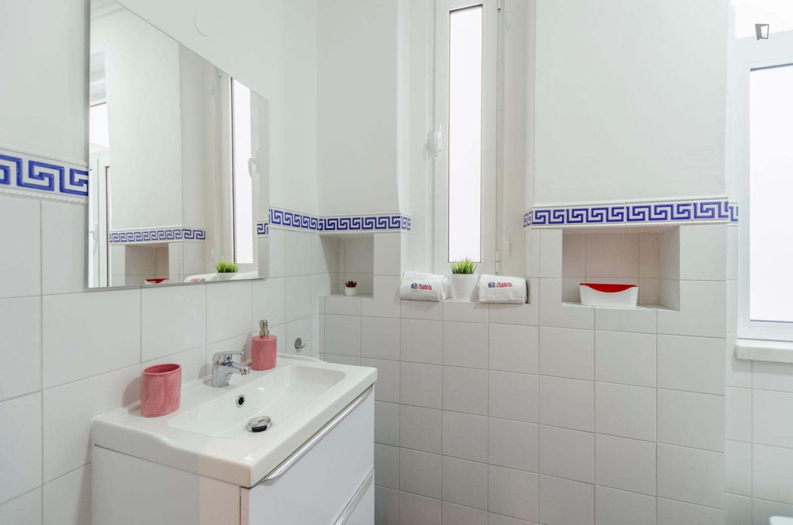 Bright double bedroom in Avenida da Liberdade photo 1