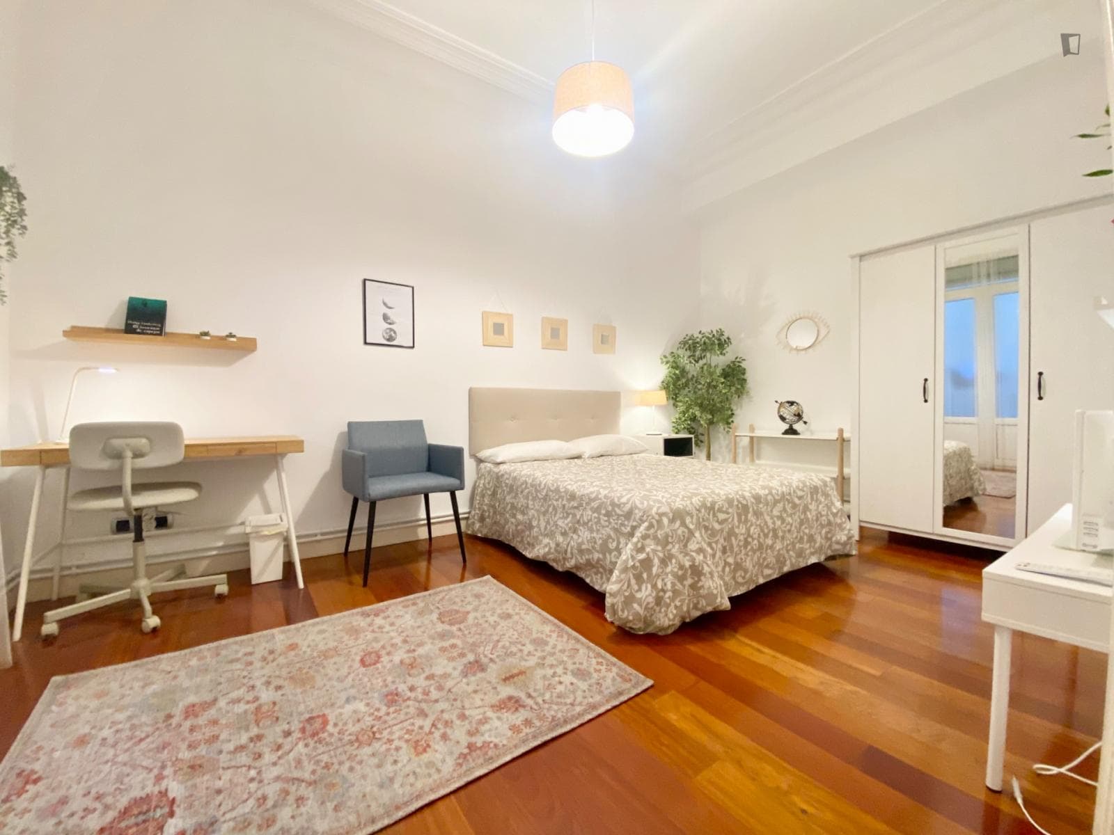 Spacious double bedroom in Abando photo 1