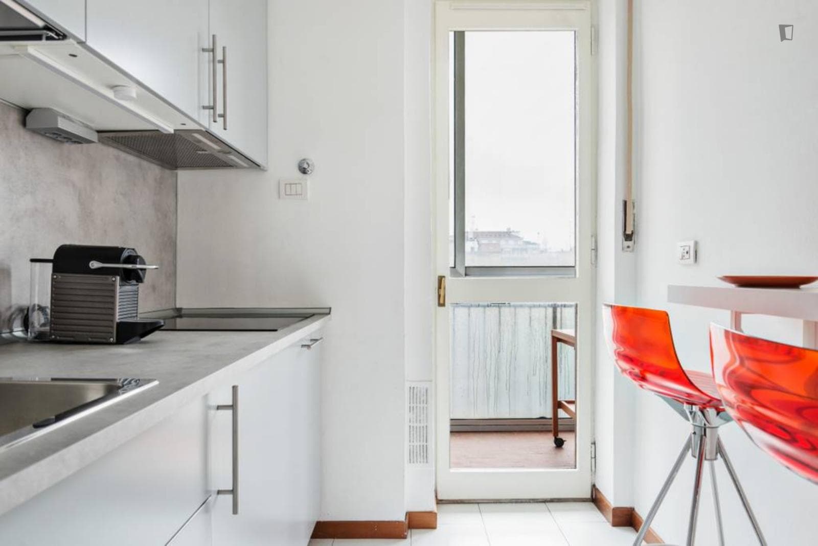 Stunning 2-bedroom apartment close to Amendola metro station photo 1
