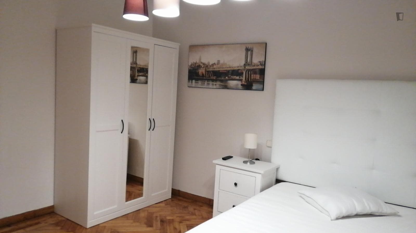 Single bedroom with private bathroom in 3-bedroom apartment photo 1