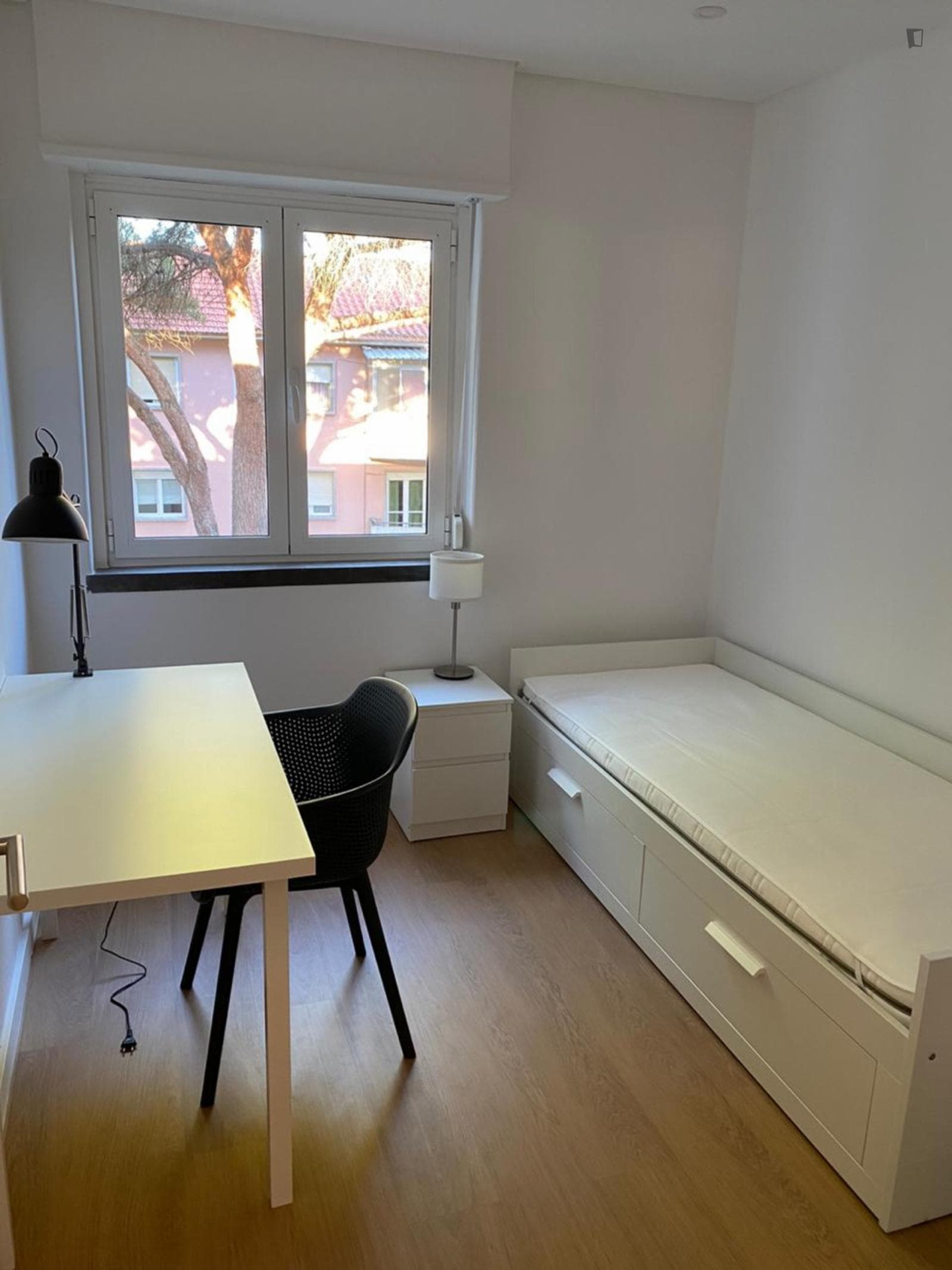 Delightful single bedroom close to NOVA SBE photo 1