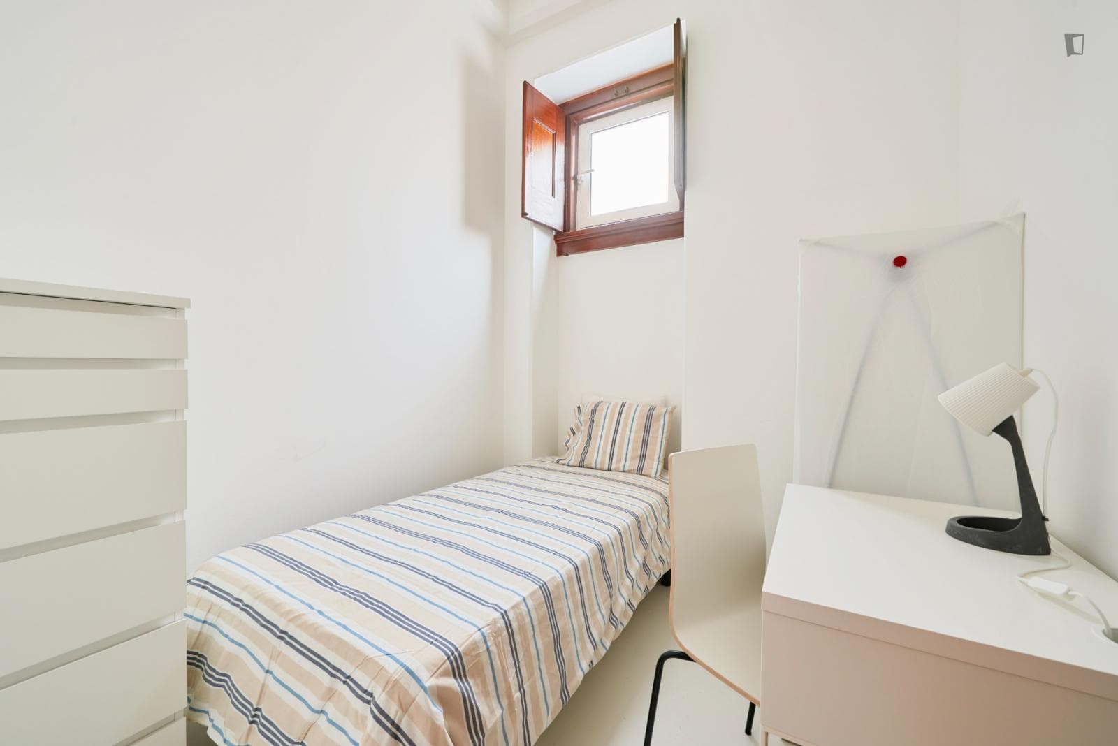 Comfortable single bedroom near the Saldanha metro photo 1