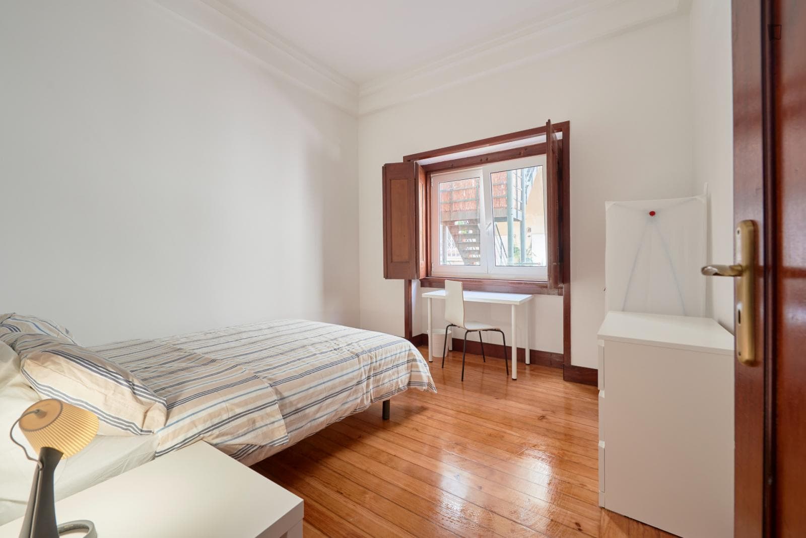 Alluring double bedroom photo 1