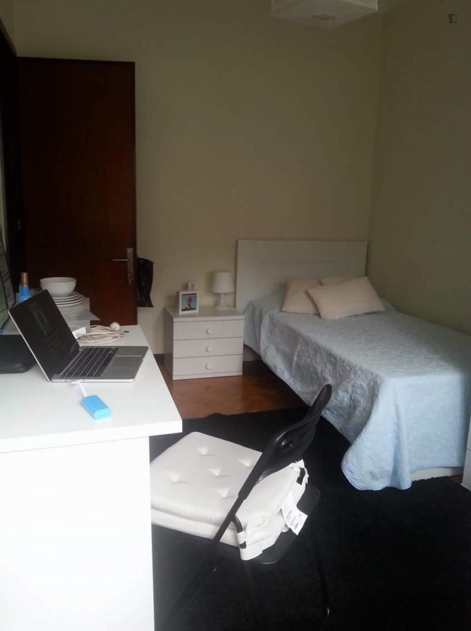 Cosy single bedroom right next to Faria Guimarães metro station photo 1
