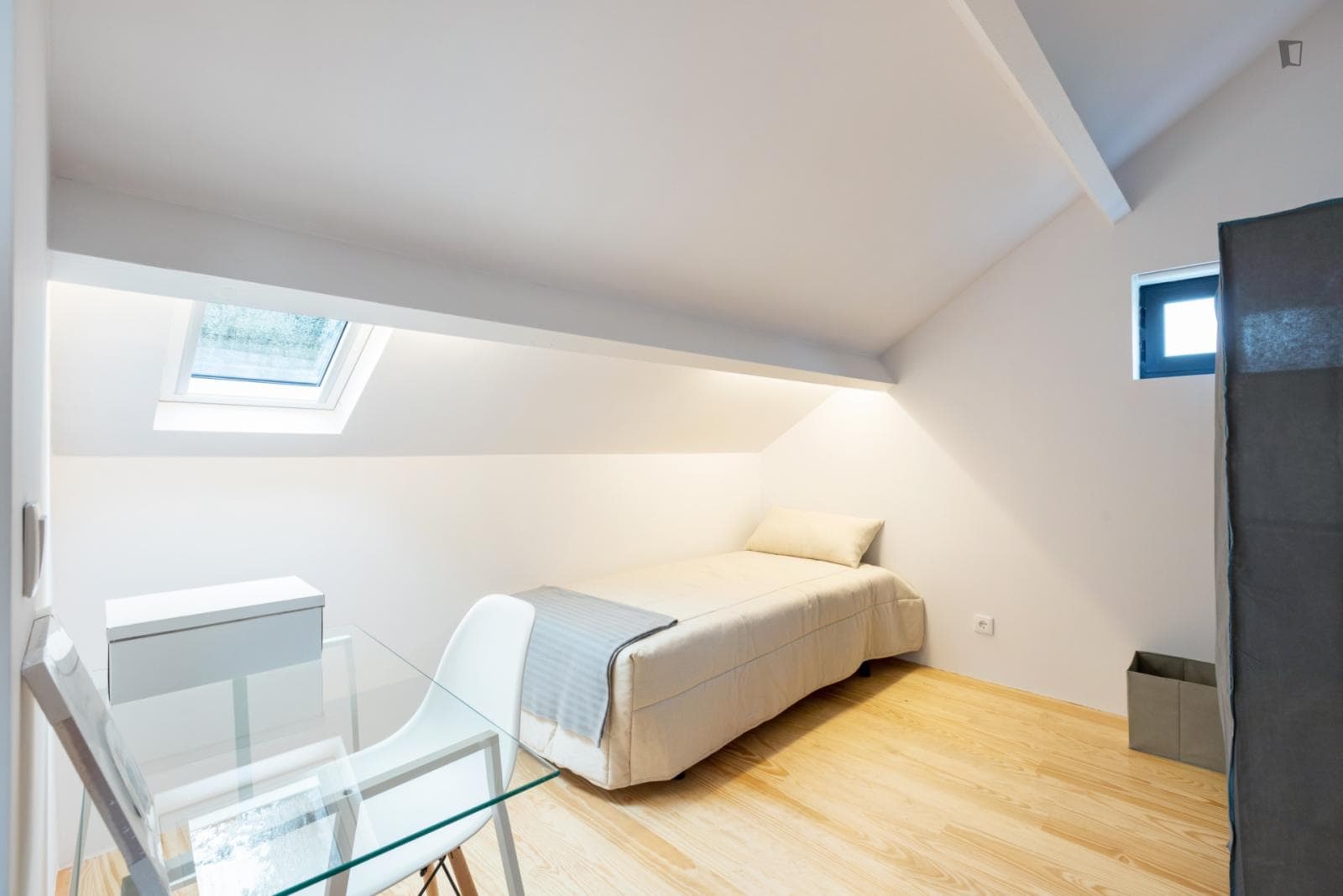 Cosy single bedroom in a 9-bedroom house, in Paranhos photo 1