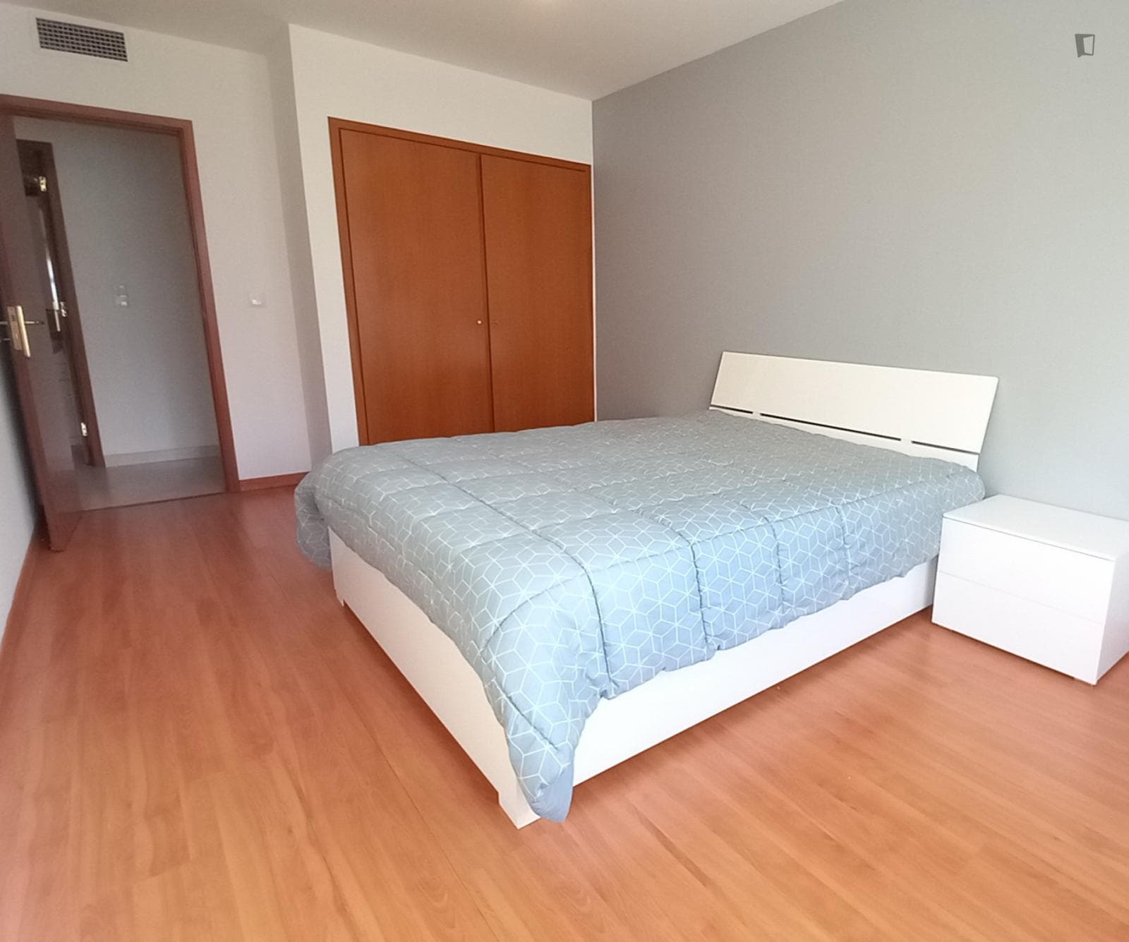 Bright single bedroom in Barreiro photo 1