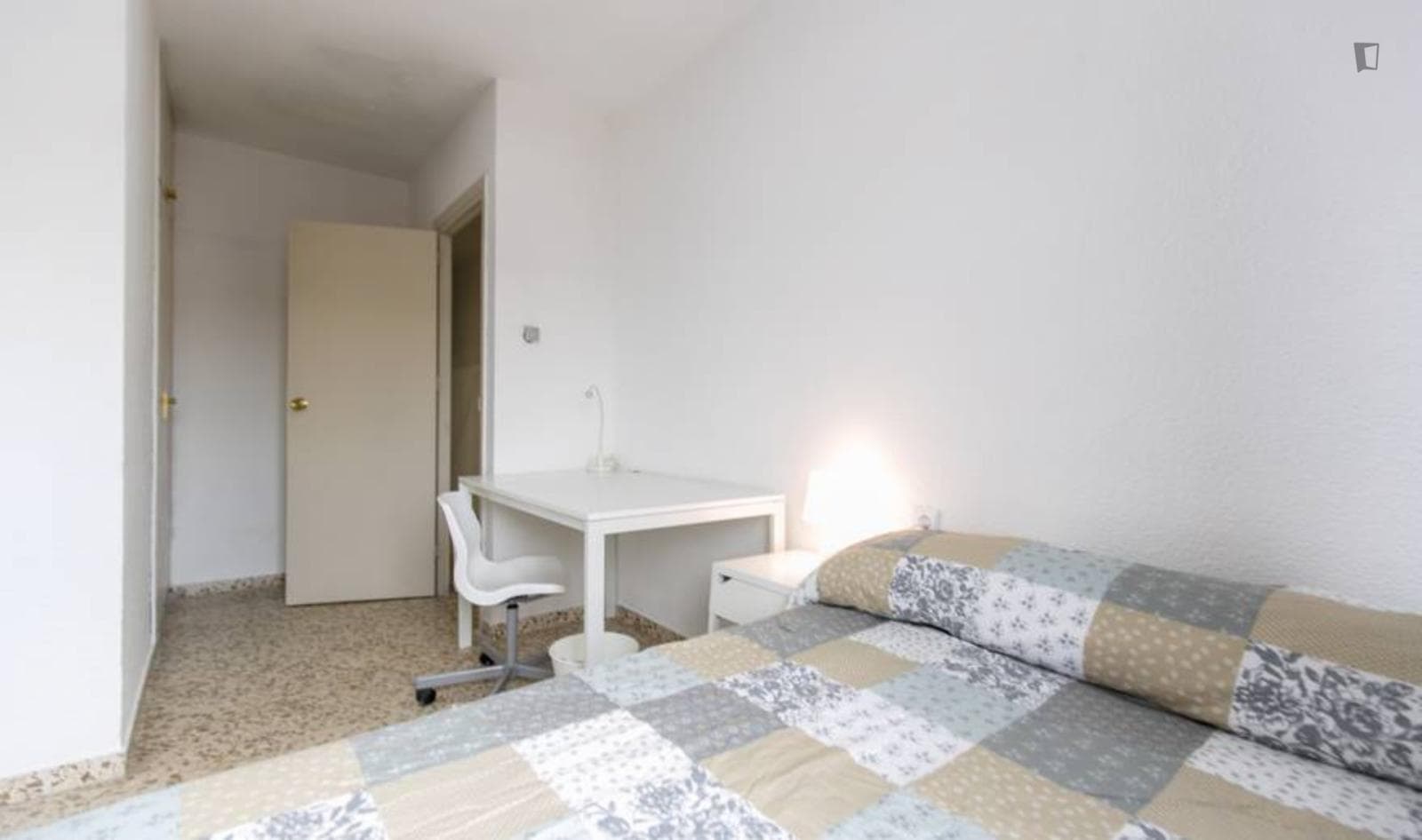Homey double bedroom right next to Parque Federico García Lorca photo 1