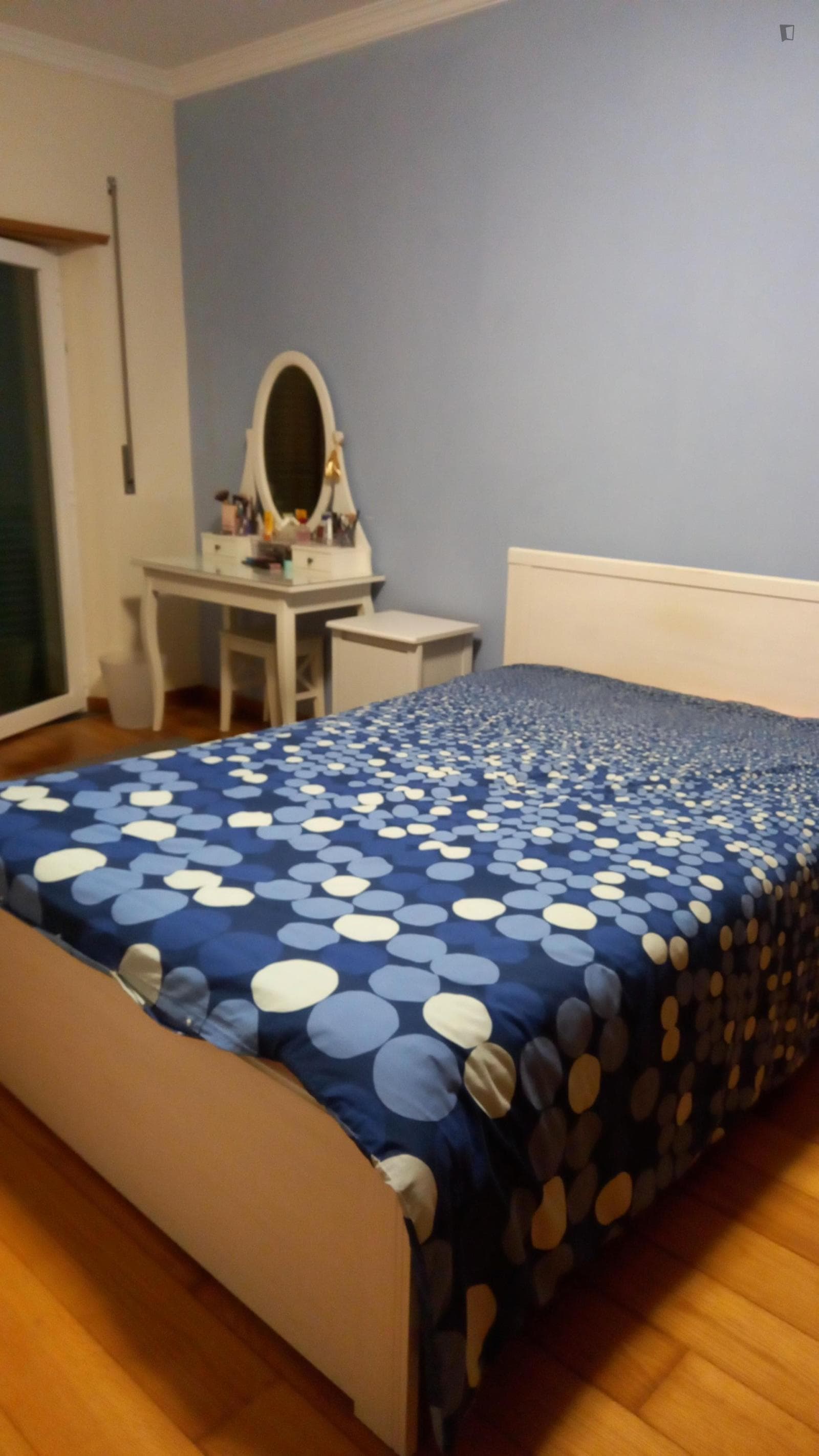 Homely single bedroom with a balcony, in Montelavar photo 1