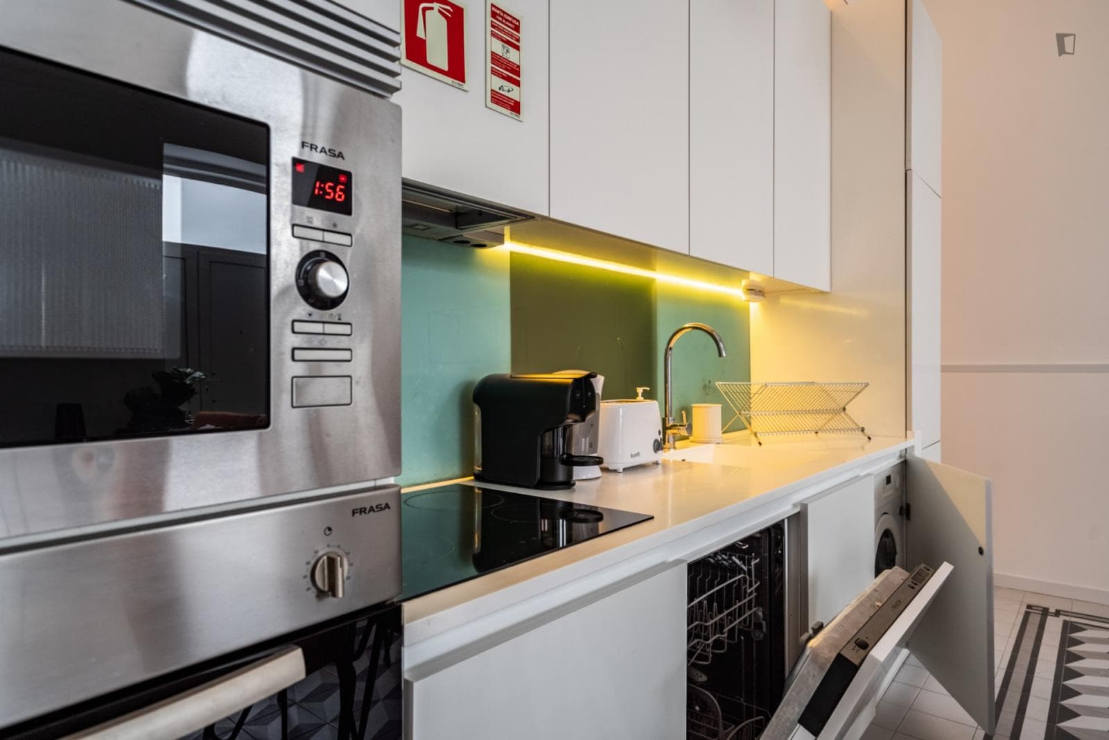 Large 2-bedroom apartment in Campolide photo 1