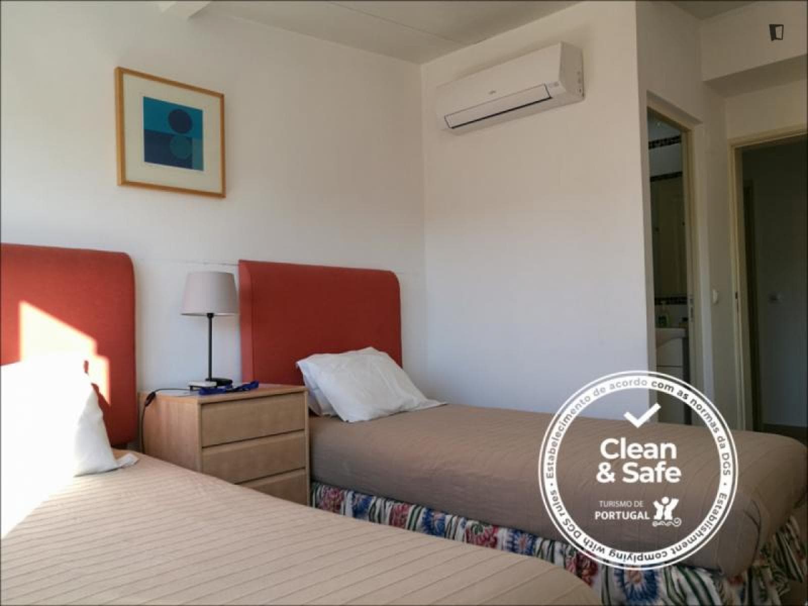 Pleasant twin ensuite bedroom in Braço de Prata photo 1
