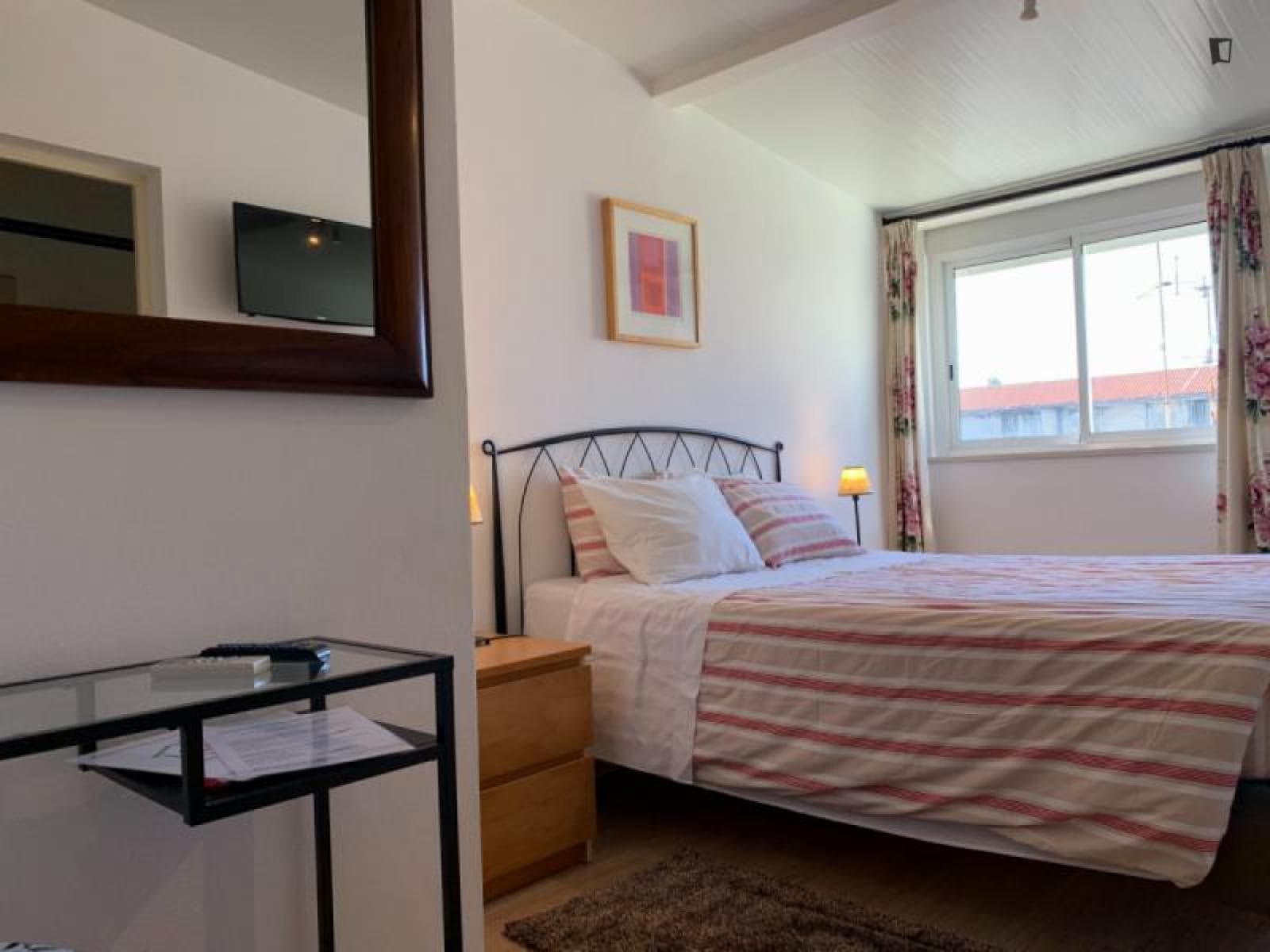 Double bedroom, with private bathroom, in a 2-bedroom apartment photo 1