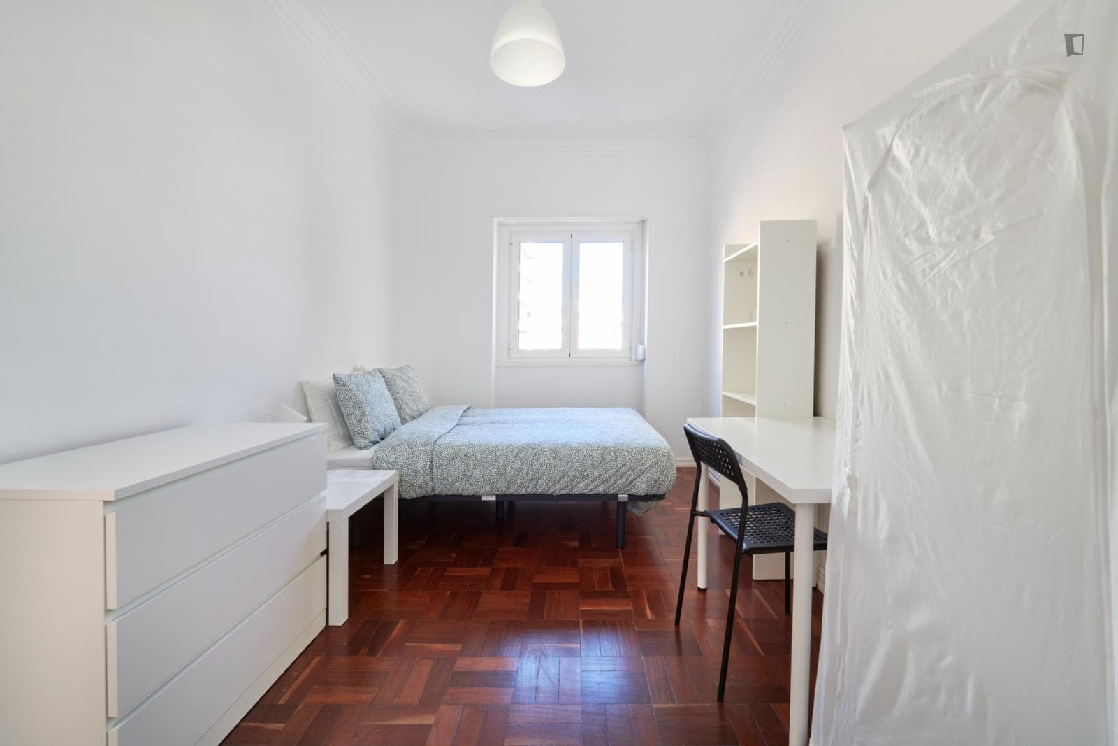 Homely double bedroom in Entrecampos photo 1