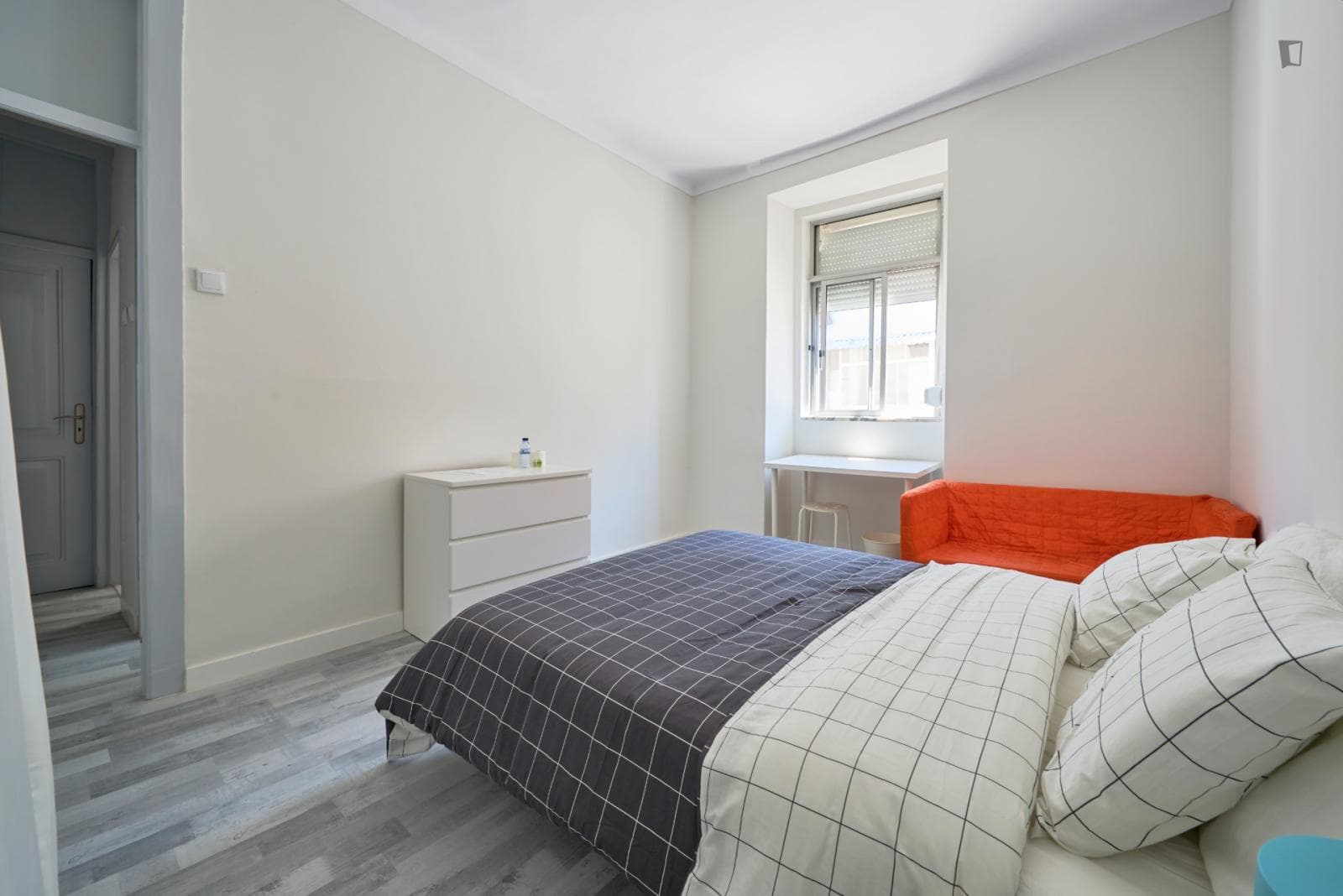 Welcoming double bedroom in a student flat, close to IST photo 1