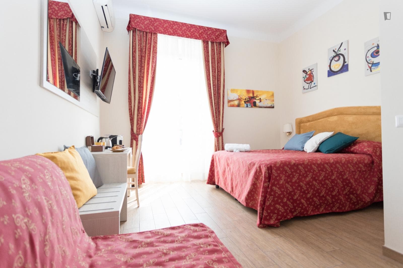 Double ensuite bedroom in a 5-bedroom apartment near Villa Borghese photo 1