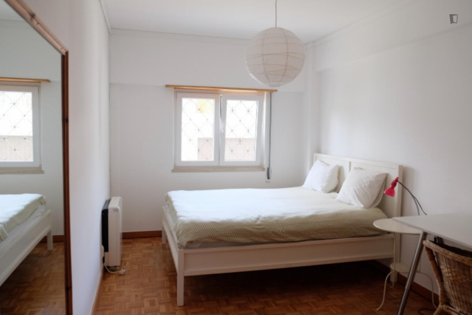 Bright and spacious room with big queen size bed and big wardobe! photo 1