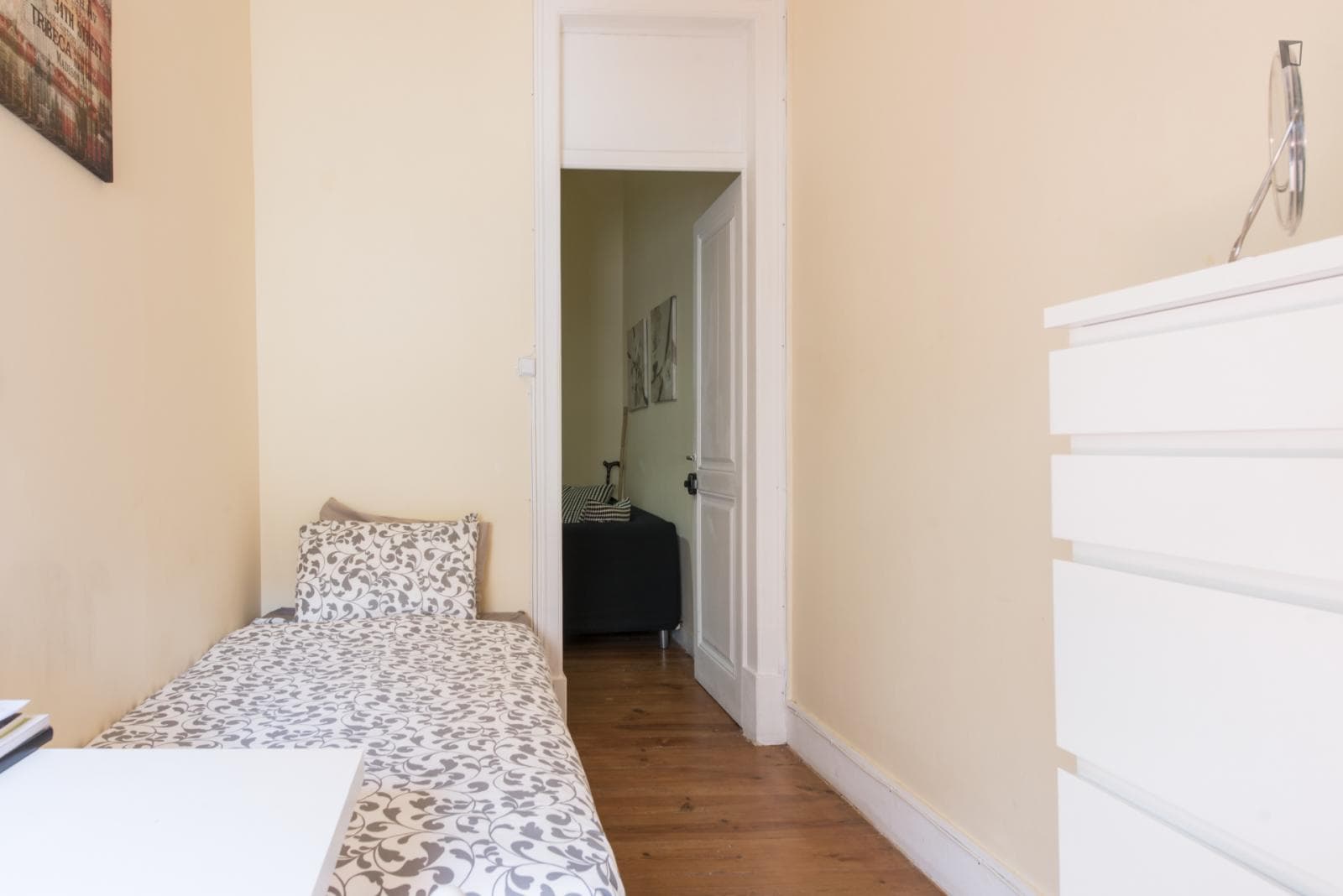 Friendly single bedroom near Arroios metro station photo 1