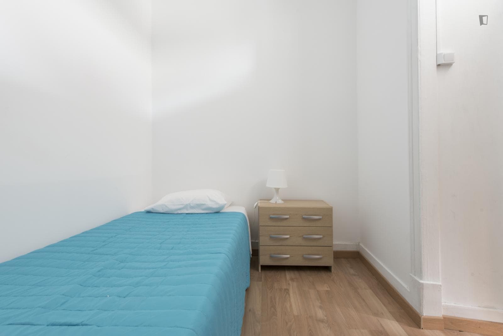 Swell single bedroom in Arroios, near Avenida Almirante Reis photo 1