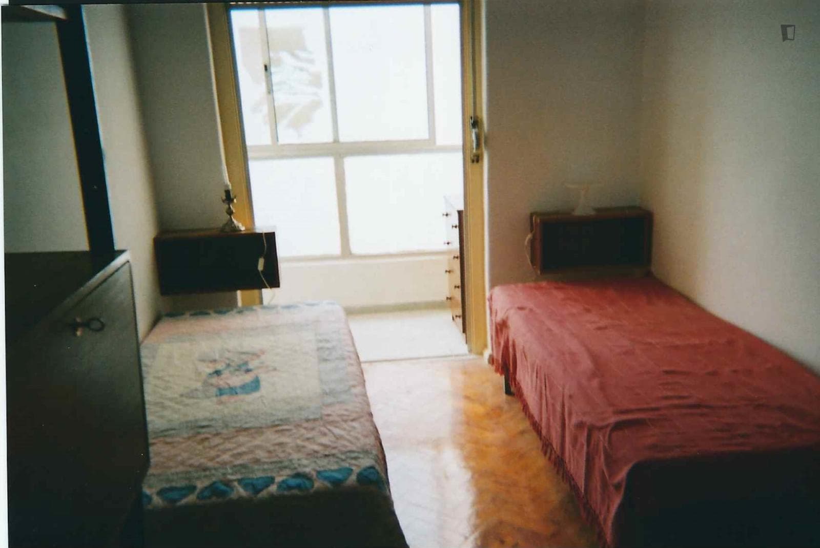 Cozy twin bedroom in Almada photo 1